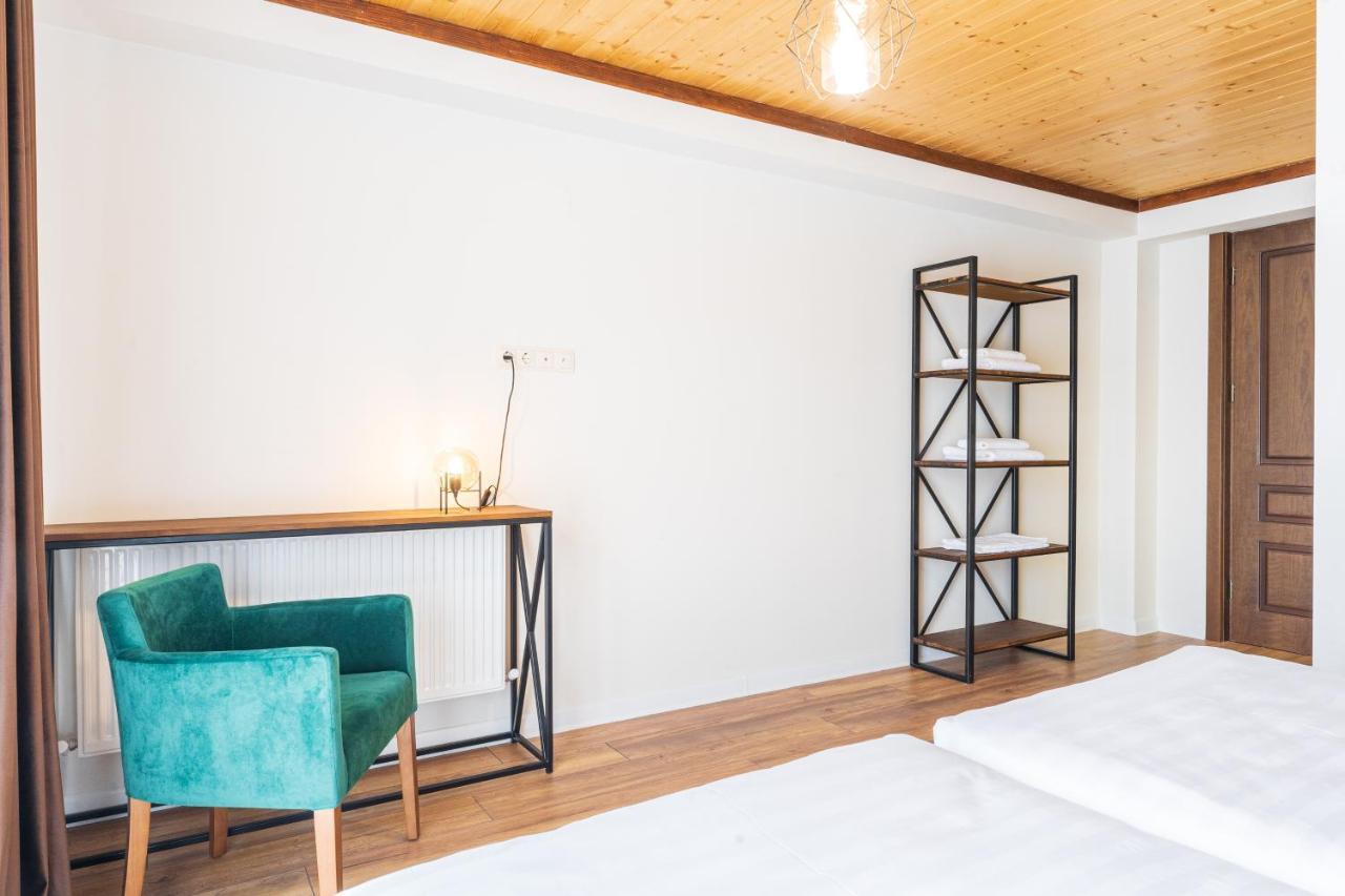 Hotel Chatini เมสเตีย ภายนอก รูปภาพ