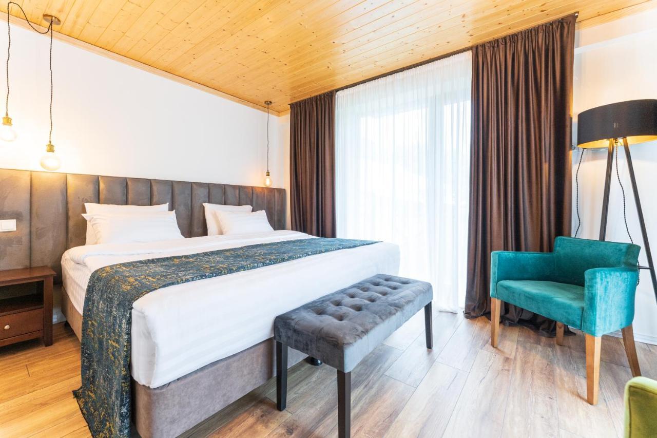 Hotel Chatini เมสเตีย ภายนอก รูปภาพ